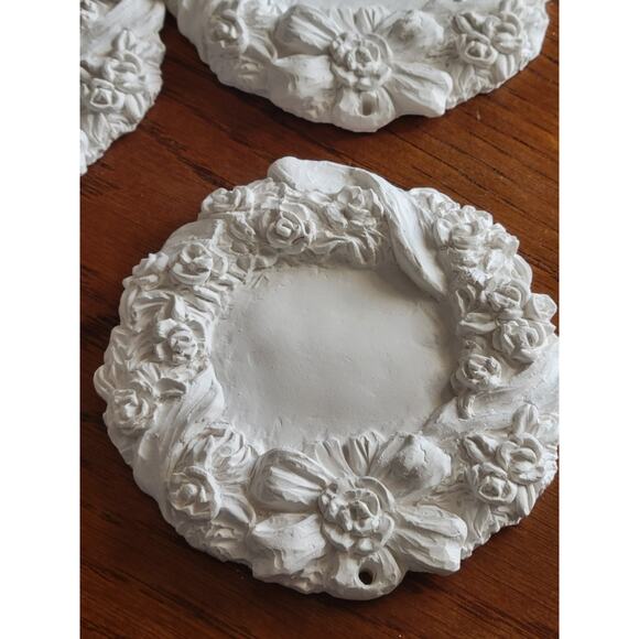 Creative ready to paint Crafts White Ceramic Christmas Wreath Cherub Pottery - Picture 7 of 8